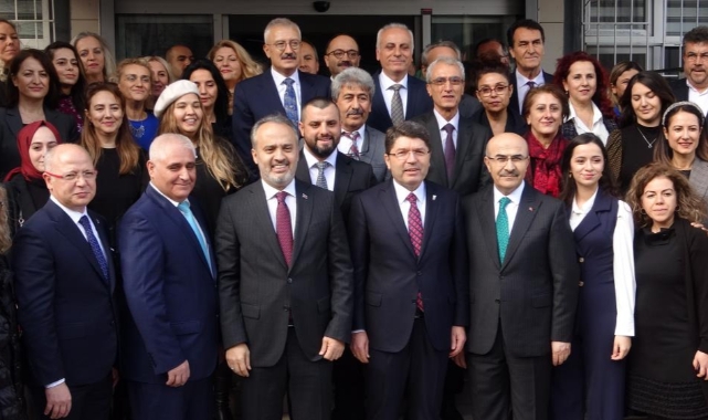 Adalet Bakanı Yılmaz Tunç, Bursa’da karne dağıttı