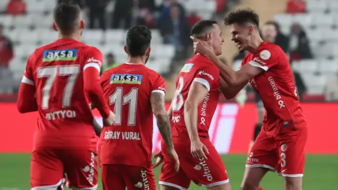 Bitexen Antalyaspor – EMS Yapı Sivasspor: 2-1 (Maç sonucu-yazılı özet)