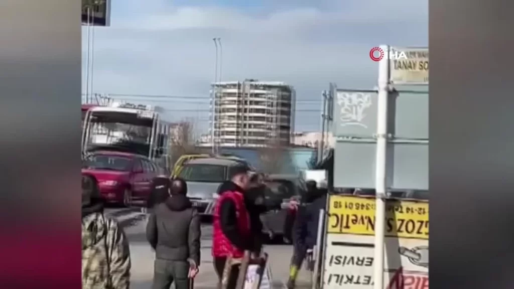 Bursa’da iki grubun sopalı meydan muharebesi kamerada