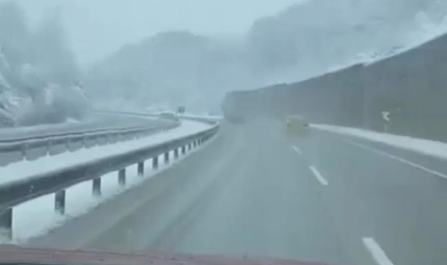 Bursa’da kar yağışı sürücülere zor anlar yaşatıyor