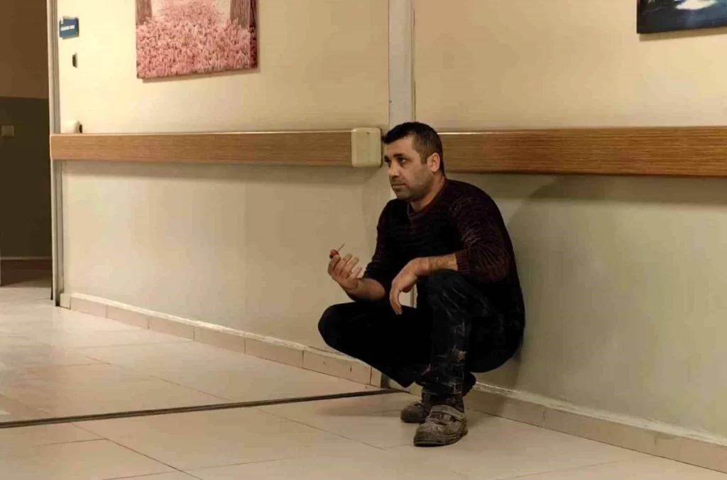 İnegöl’de işçi çakım makinesiyle parmağına çivi çaktı