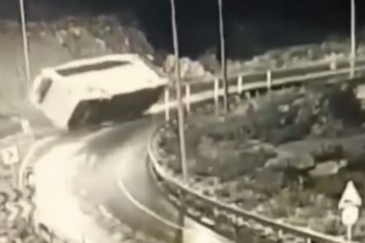 Mersin’de yolcu otobüsü devrildi: 9 ölü, 30 yaralı
