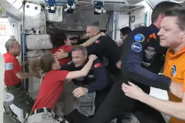 Türk astronot Gezeravcı’nın da olduğu Axiom-3 ekibi istasyonda