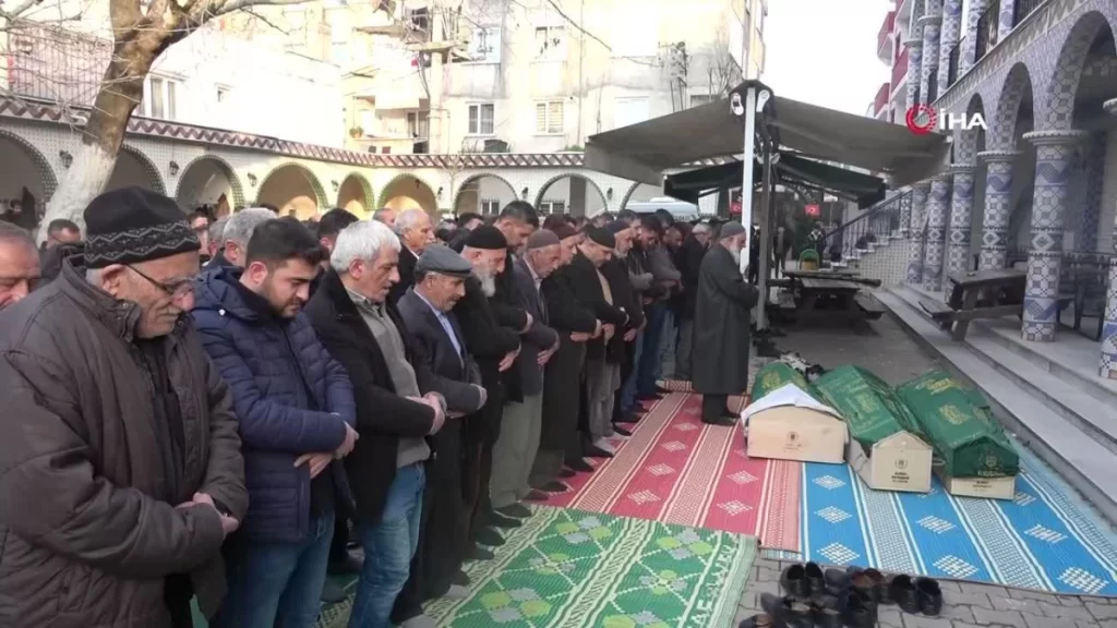 Bursa’da ailesini katleden şahıs adliyeye, katledilen aile ise gözyaşlarıyla toprağa verildi