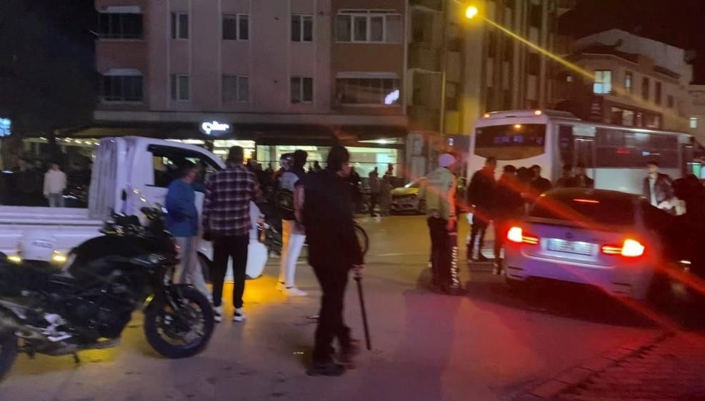 Bursa’da pes dedirten olay: Yolu kesip çiftetelli oynadılar