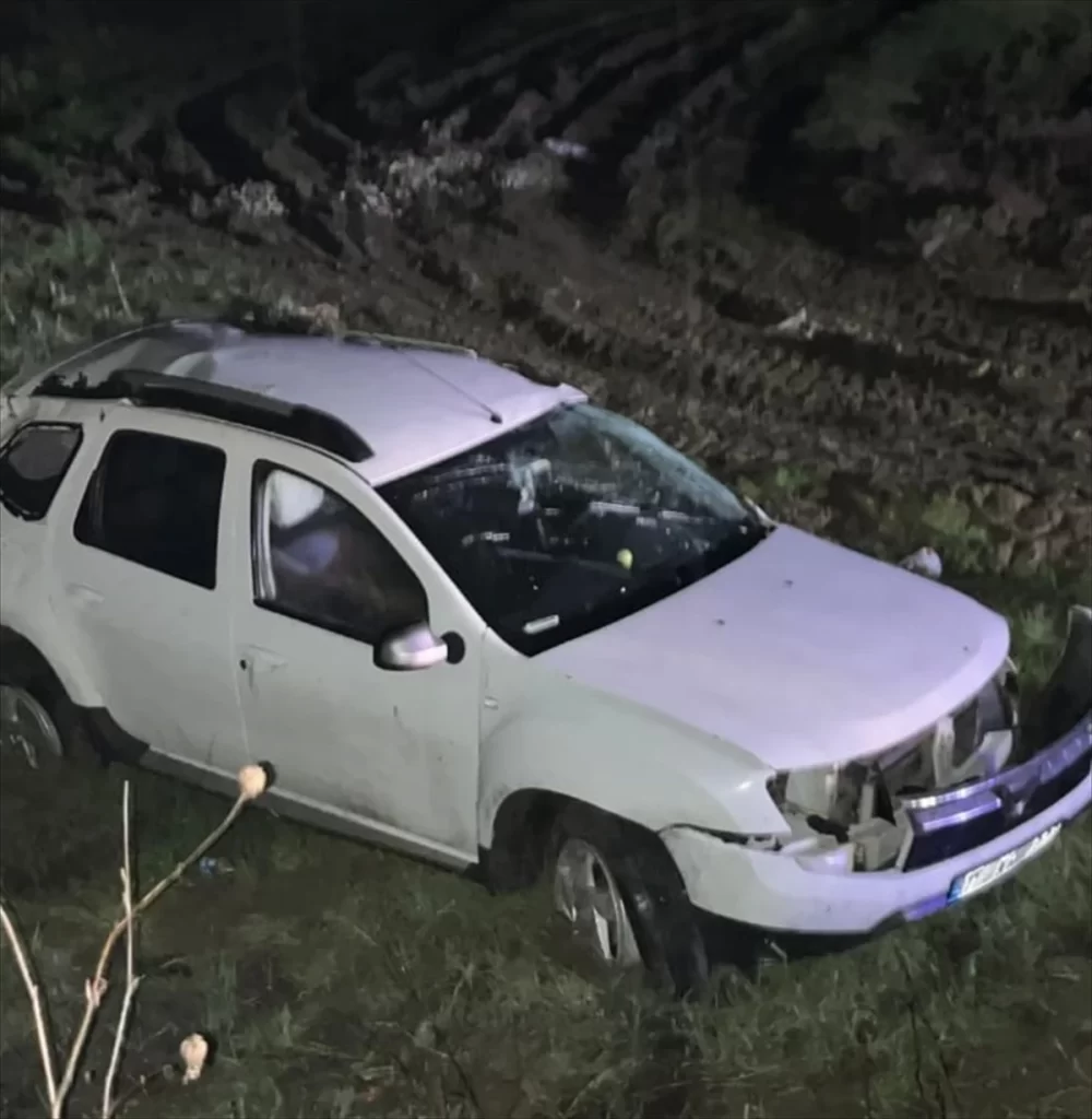 Bursa’da tarlaya devrilen otomobilde 3 kişi hayatını kaybetti