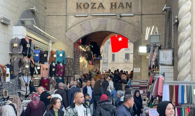 Güzel havada Tarihi Çarşı tıklım tıklım