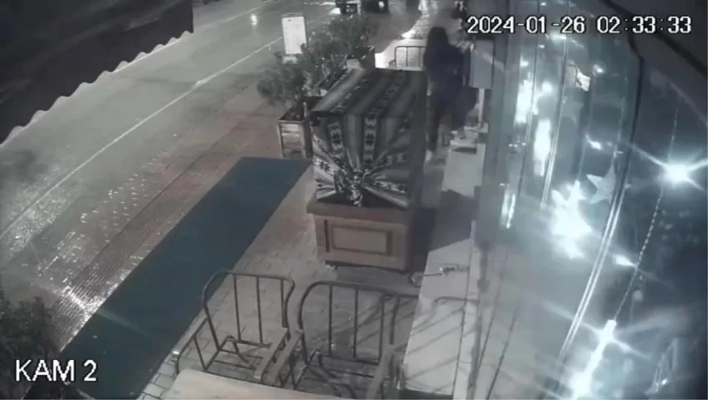 Tatlıcıya dadanan hırsızlar dükkan sahibini çileden çıkarttı