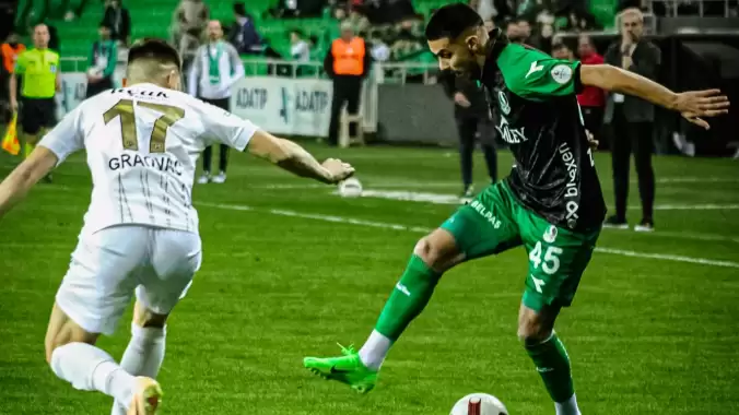 Sakaryaspor iki golle 3 puanı aldı! Sakaryasporlu futbolcu 6 yıl sonra…