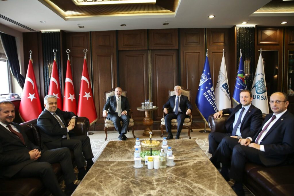 AK Parti Bursa vekillerinden Başkan Bozbey’e ‘Hayırlı olsun’ ziyareti