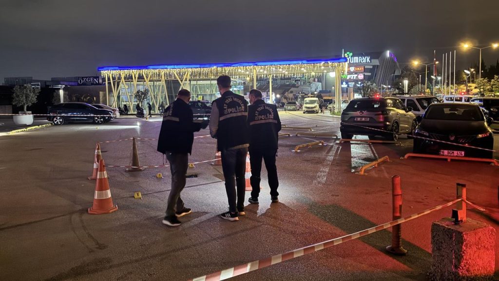 Bursa’da alışveriş merkezinde silahlı kavga