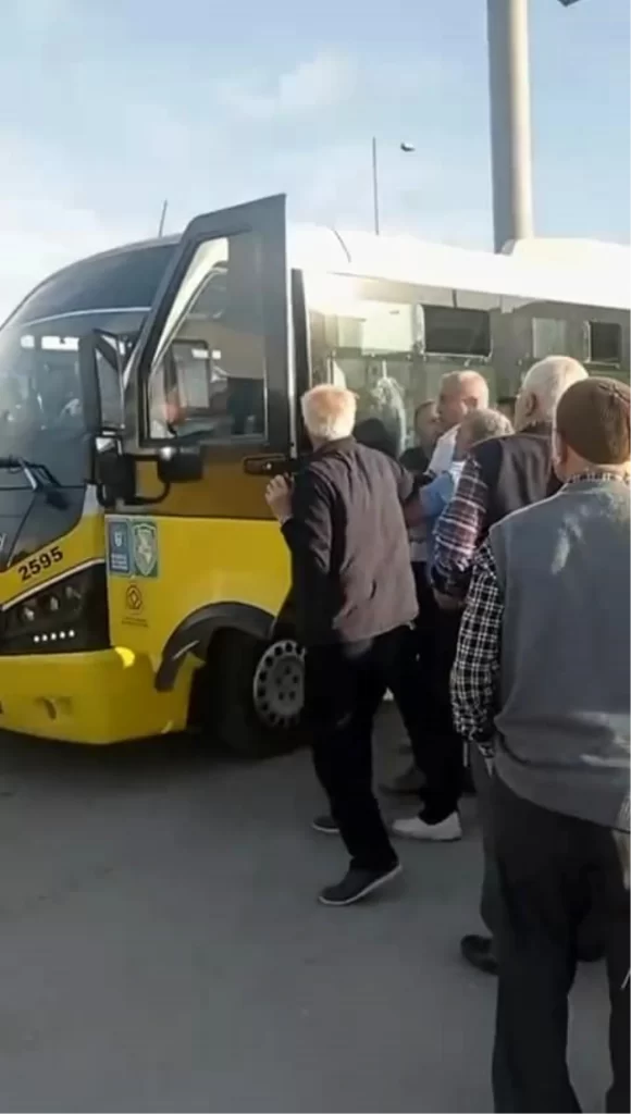 Bursa’da Yolcu Minibüsünde Sürücüler Arasında Yumruklu Kavga