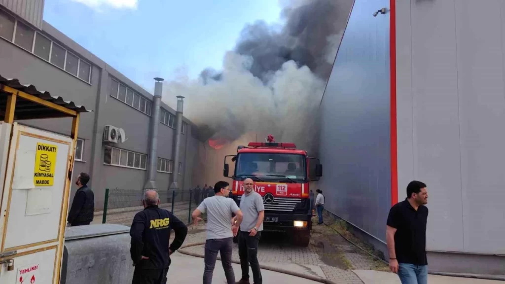 İnegöl’deki Mobilya Fabrikasında Yangın