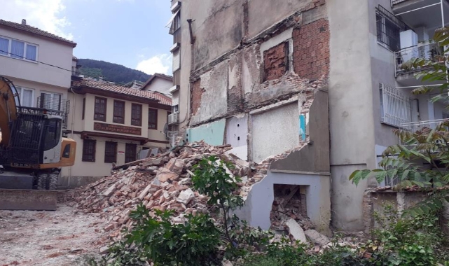 Kent estetiğini bozan metruk binalar yıkılıyor