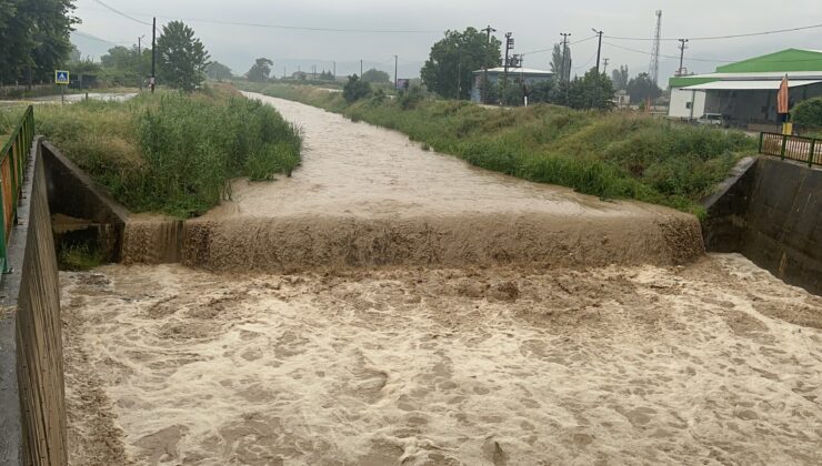 Gürsu ovasına ceviz büyüklüğünde dolu yağdı
