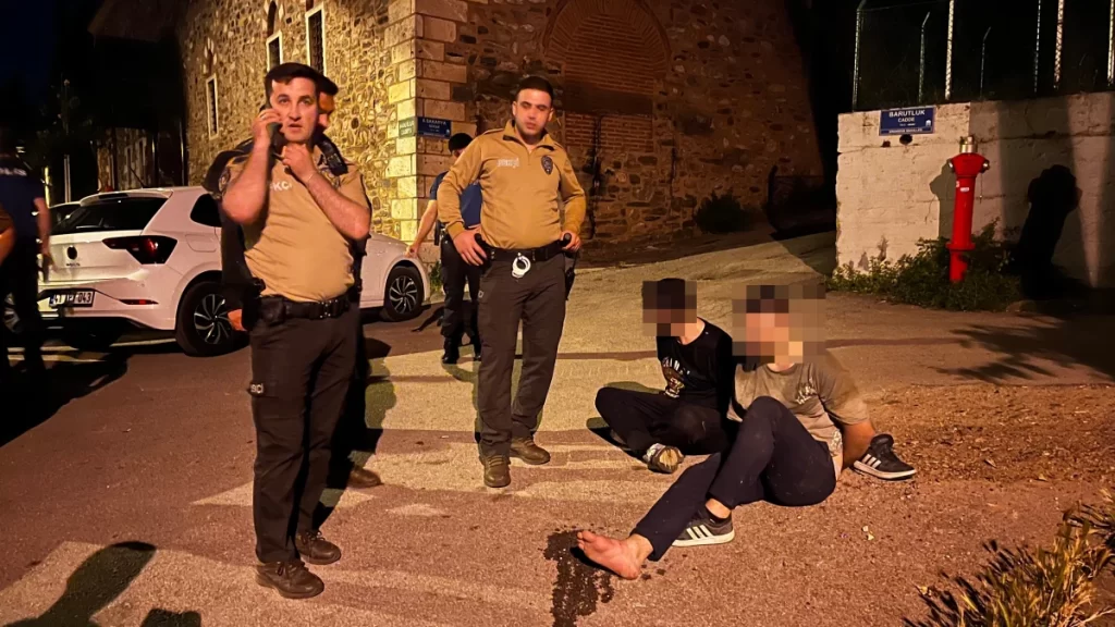 Bursa’da Tarihi Hastanenin Kubbesinde Kurşun Sökme Girişimi