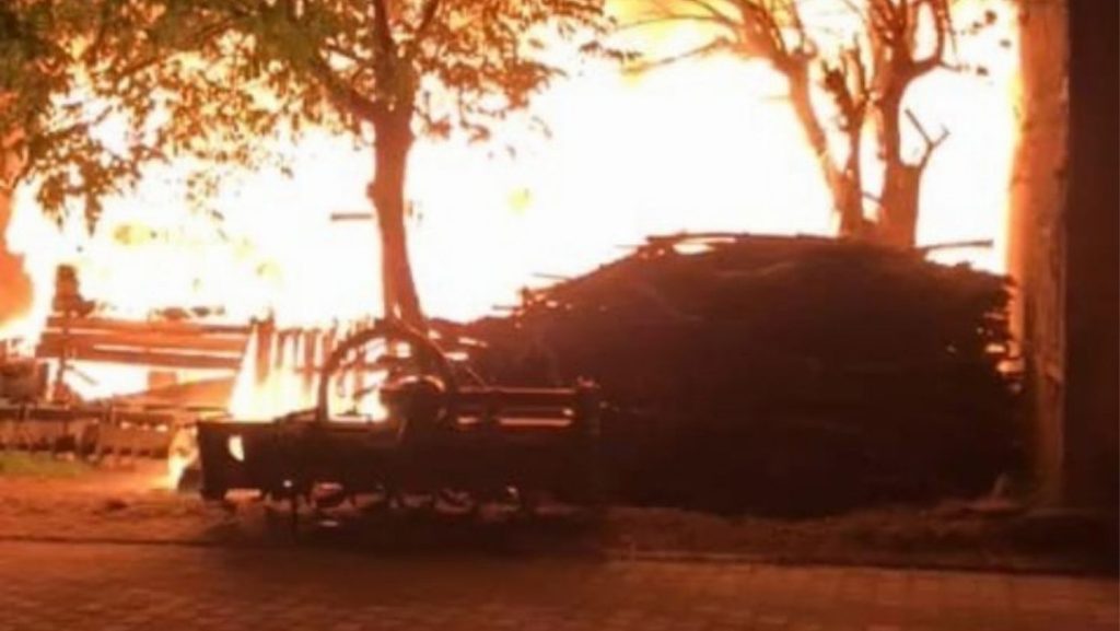 Bursa’da çok sayıda ev alev alev yandı