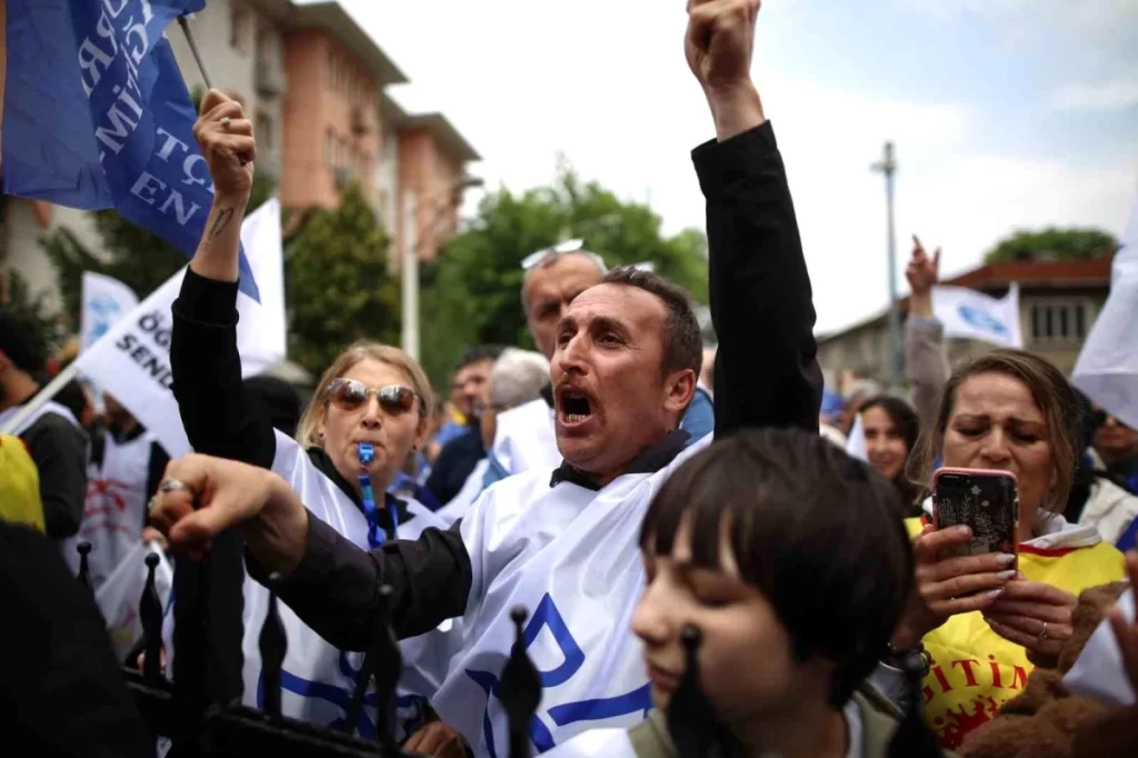 İstanbul’da öğretmenin öldürülmesi Bursa’da protesto edildi