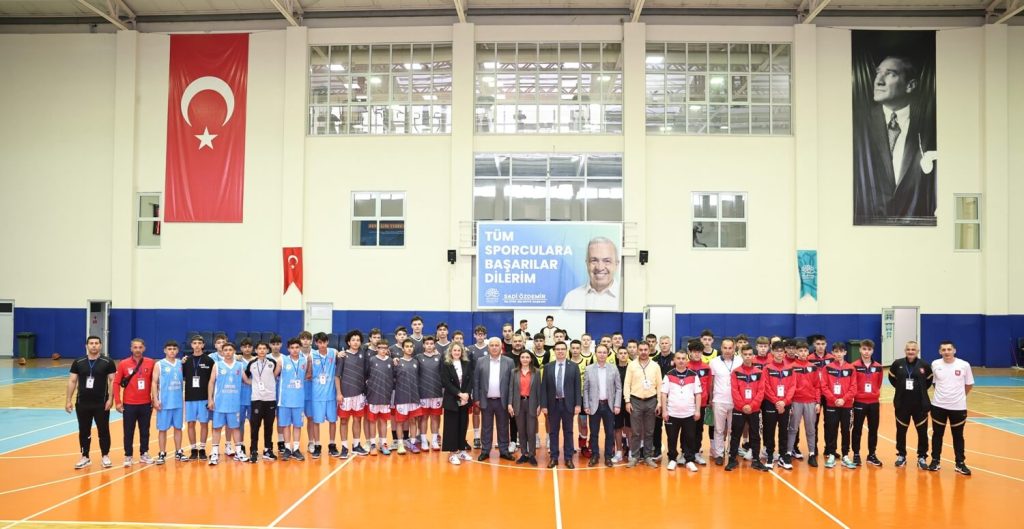 Nilüfer Uluslararası Spor Şenlikleri’nde Kardeş Kentlerin Takımları Sahne Aldı