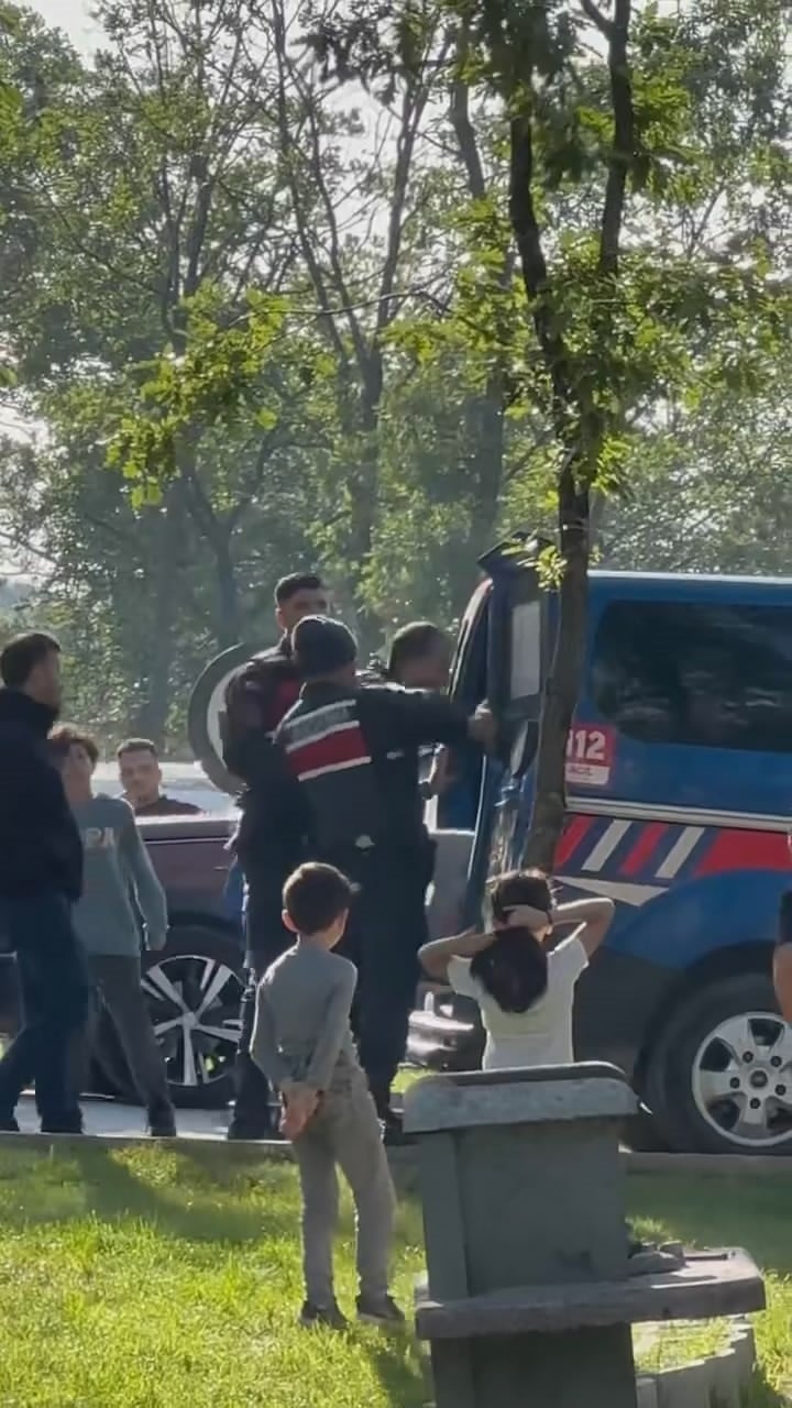 Piknik alanında satırlı kavgası