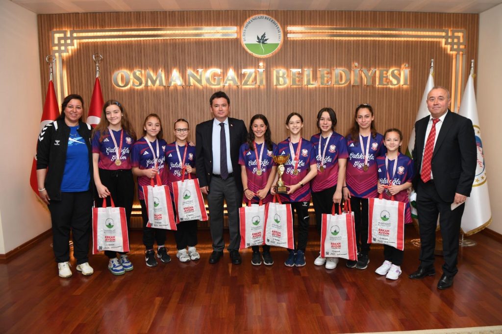 Şampiyon öğrencilerden Erkan Aydın’a ziyaret