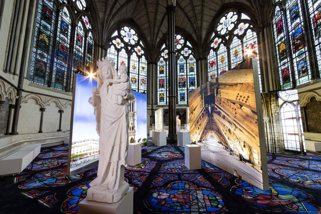 ‘Notre-Dame de Paris Sergisi’ tabletlerle dünyayı dolaşıyor