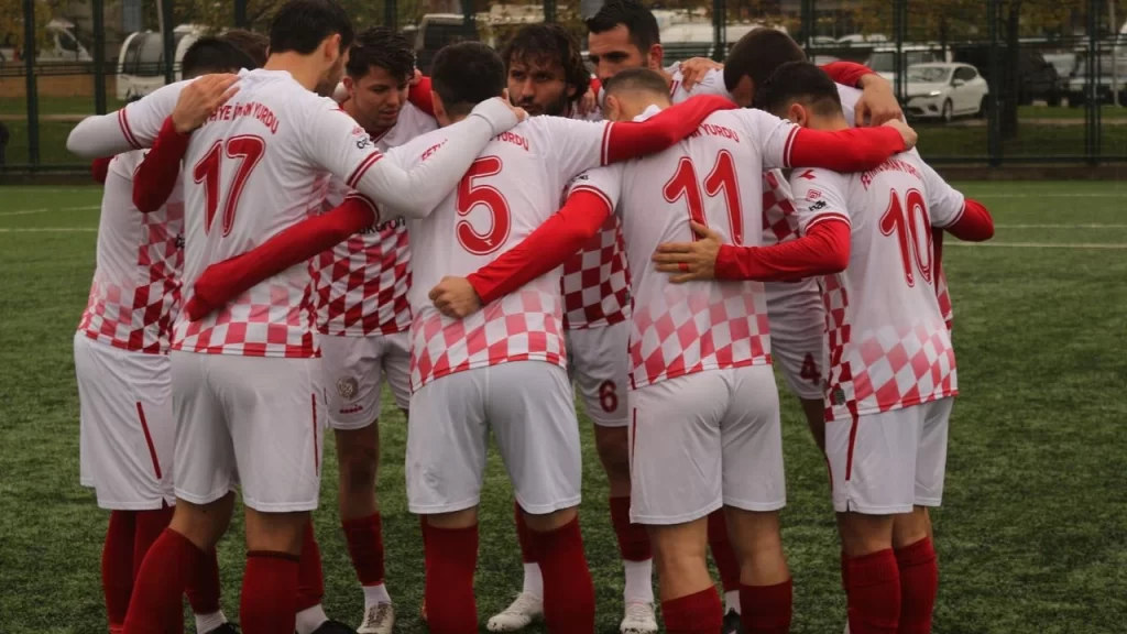 Bursaspor’un eski teknik direktörü Fethiye İdman Yurdu ile anlaştı
