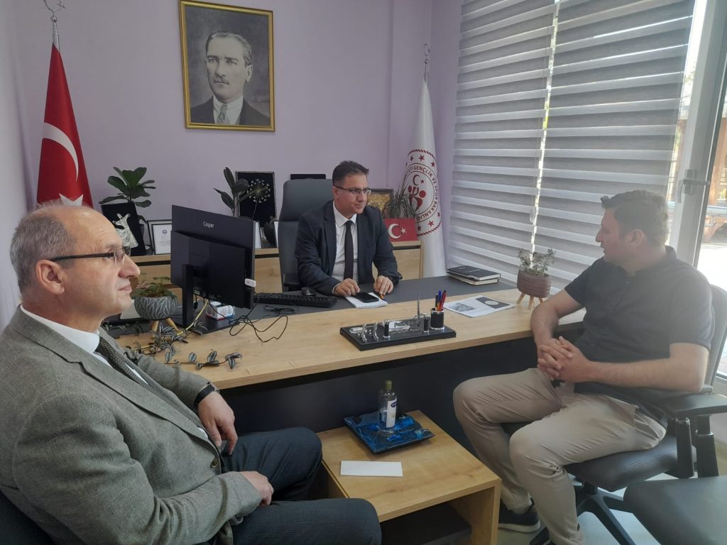 Kaymakam Yavuz İlçe Gençlik Merkezi Müdürlüğünü ziyaret etti