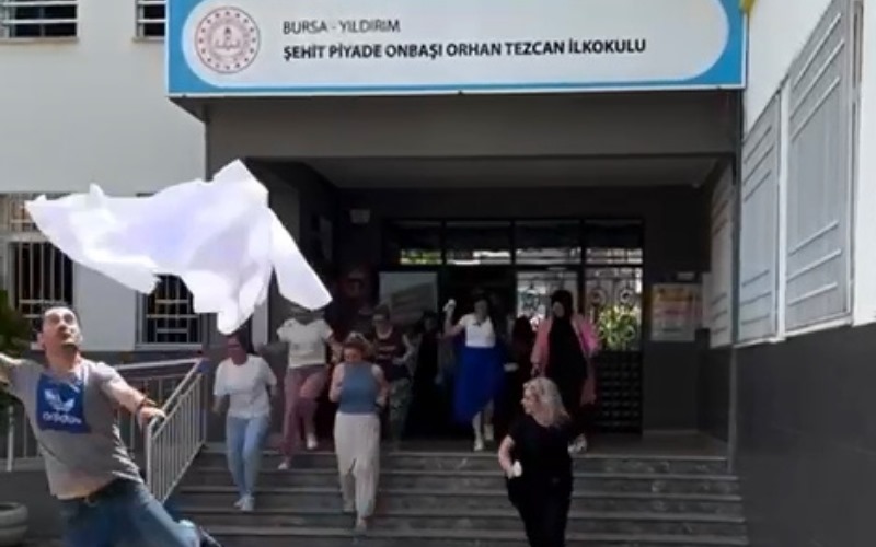 Öğretmenlerin karne sevinci