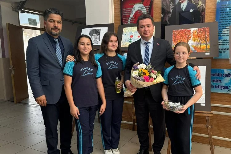 Başkan Aydın öğrenciler ile birlikte okul boyadı