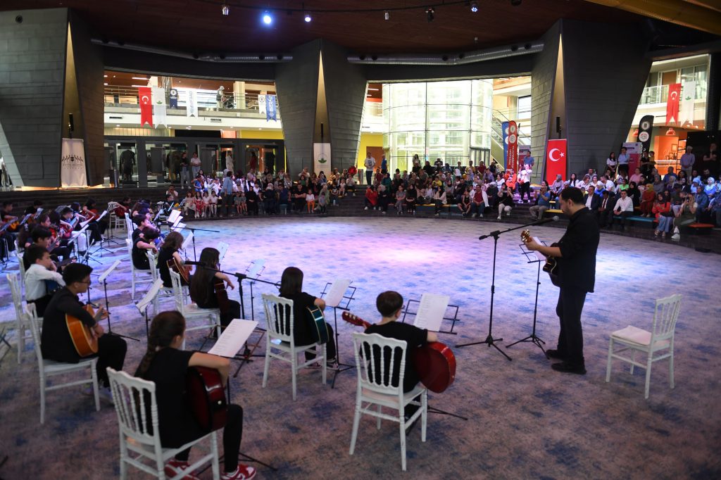 Bilgi Evleri öğrencilerinden yetenek dolu gösteri