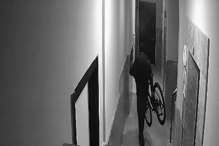 Bursa’da bisiklet hırsızının rahatlığı