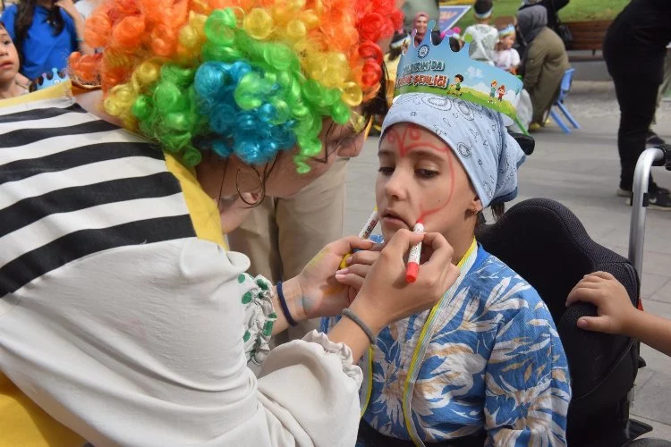 Yıldırımlı çocukların karne coşkusu