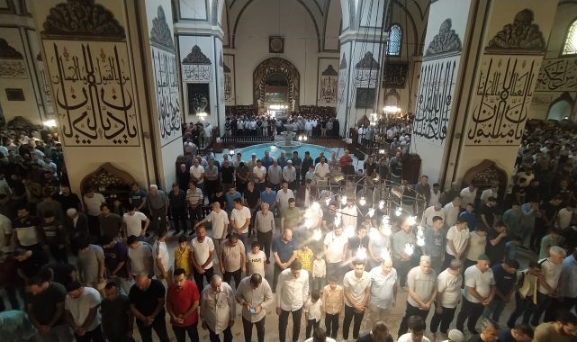 Bursa halkı, bayram namazı için Ulucami’yi tercih etti