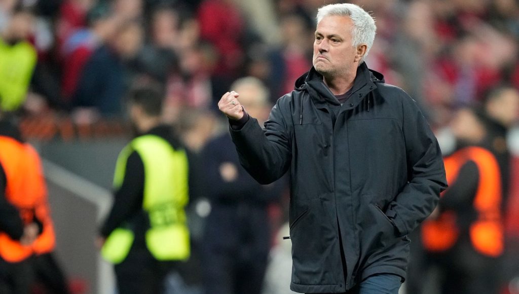 Fenerbahçe’ye imza atan Jose Mourinho’nun kariyeri: Avrupa’da üçleme yapan tek isim