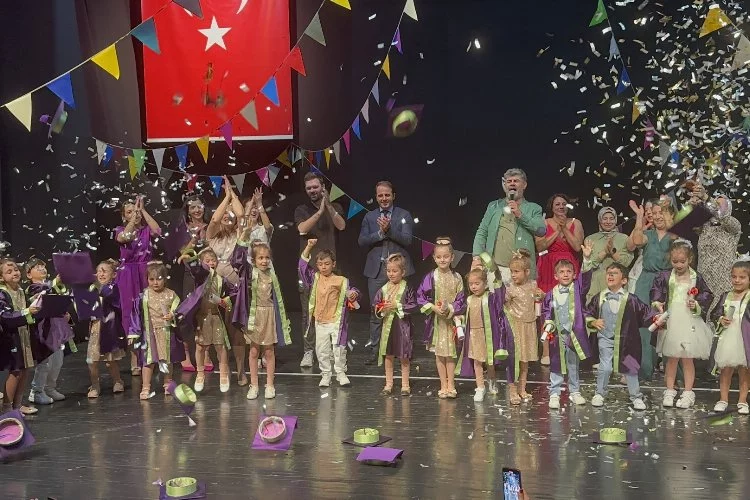 Nilüferli miniklerden coşku dolu mezuniyet gösterisi