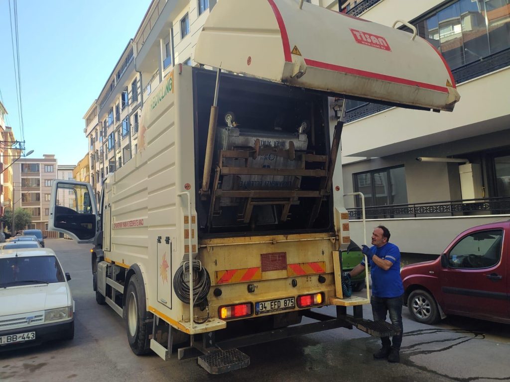 Orhangazi’de konteynerler otomatik sistemle dezenfekte ediliyor