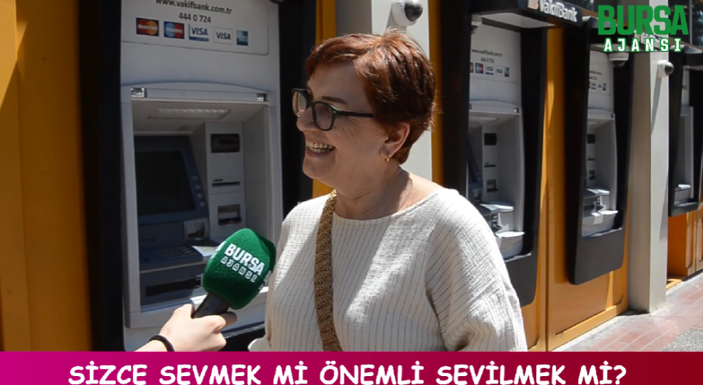 Sizce sevmek mi önemli sevilmek mi?