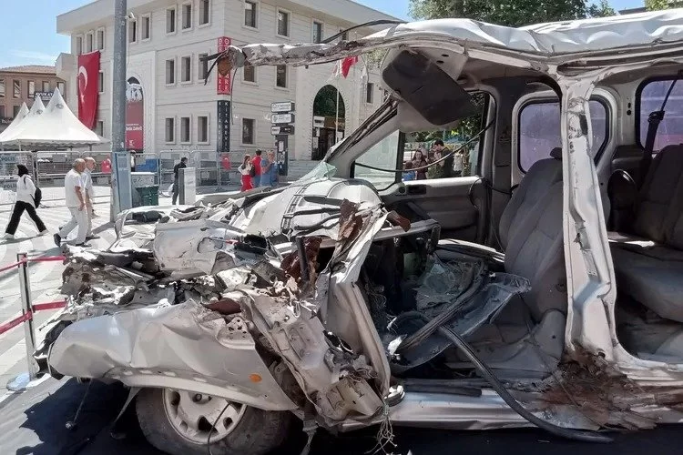 15 Temmuz’da tank altında ezilen araç Bursa’da sergilendi