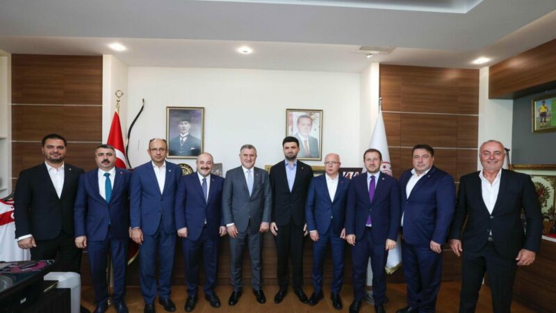Bursaspor Kulübü, Osman Aşkın Bak’ı ziyaret etti