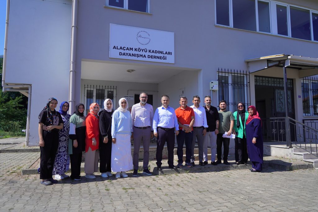 Başkan Erol, Alaçam Köyü’nde üreten kadınları ziyaret etti