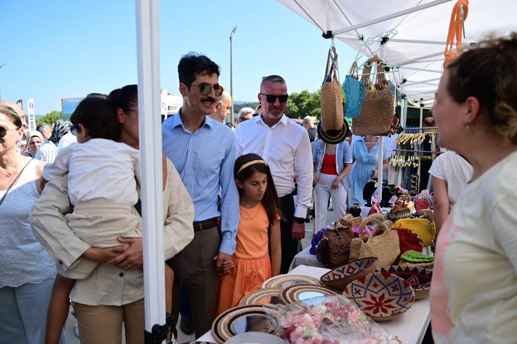 Karacabey’de ‘Kadın Girişimciler Alışveriş Şenliği’ coşkusu