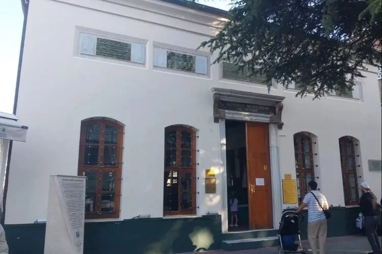 Üftade Türbesi turist akınına uğramaya devam ediyor