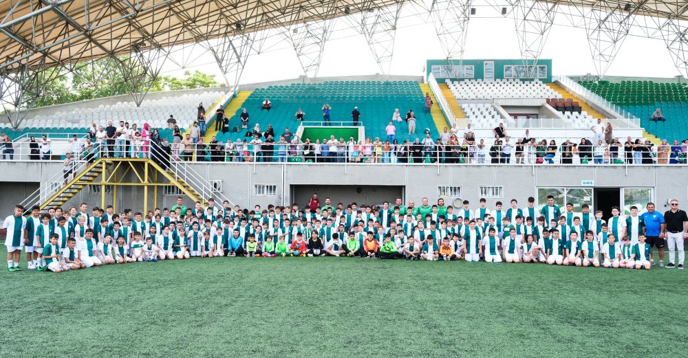 Bursaspor, futbol okulları ile yaz dönemine başladı