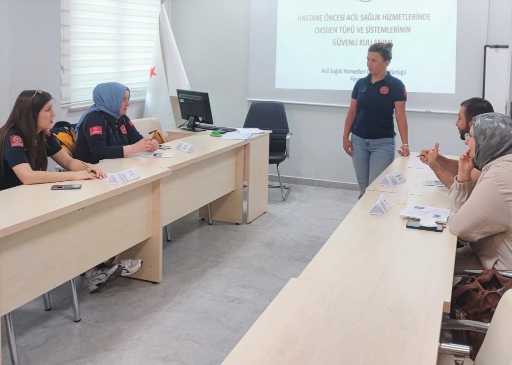 Sağlık Müdürlüğü’nden oksijen tüpü sistemlerinin güvenli kullanımı eğitimi