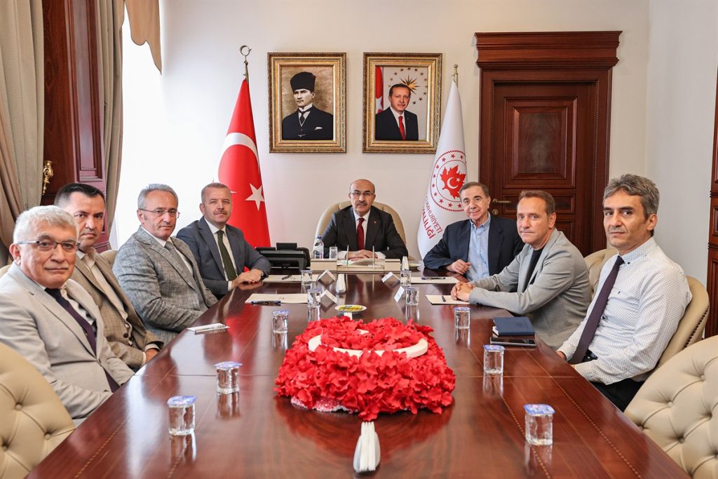 32 Derslikli okul ve spor salonu protokolü imzalandı