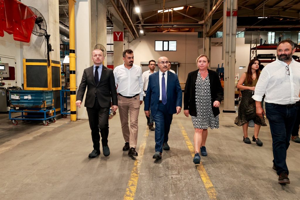 Vali Demirtaş, fabrika ziyaretinde bulundu