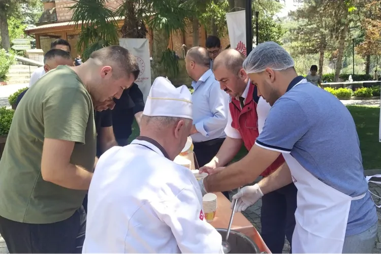 Vakıflar Bölge Müdürlüğü aşure geleneğini sürdürüyor