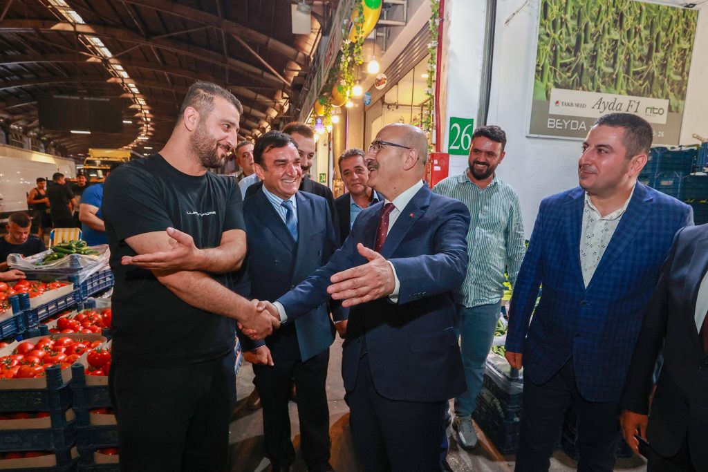 Vali Demirtaş, sebze ve meyve halinde esnafı ziyaret etti