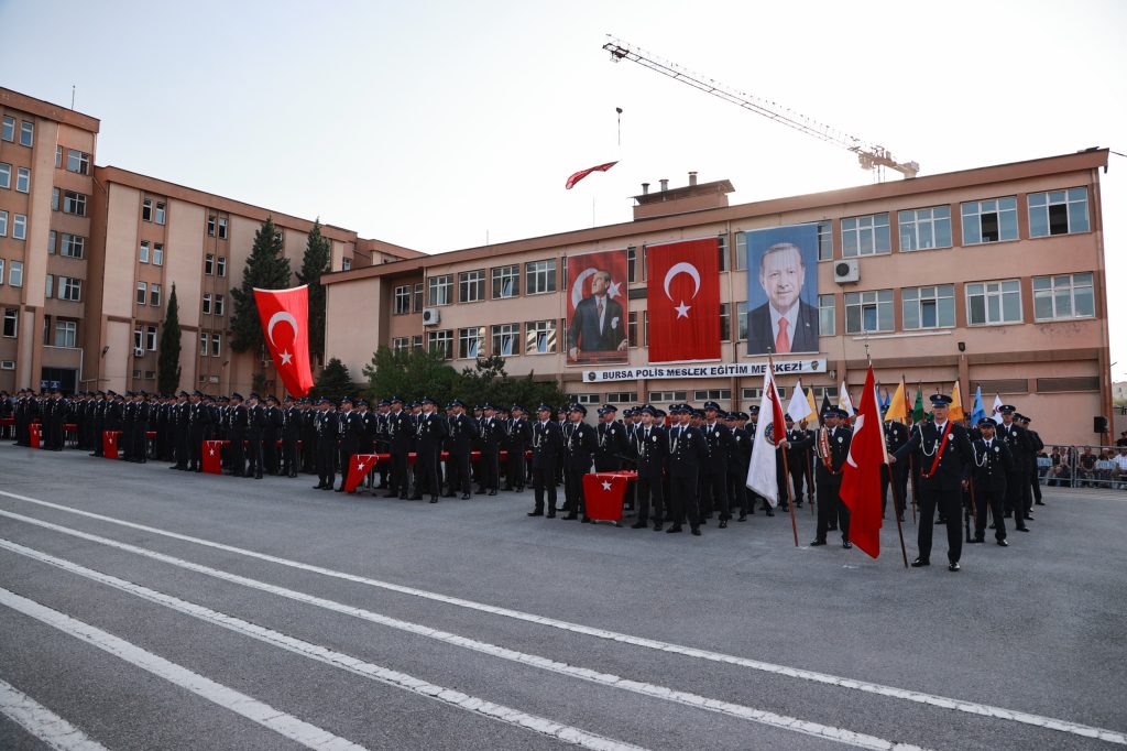 Bursa POMEM’de mezuniyet sevinci